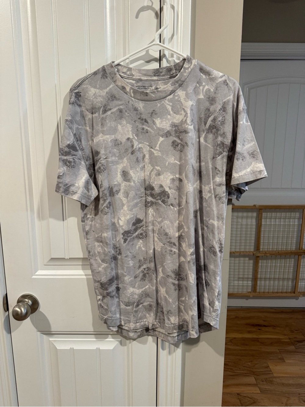 Abercrombie and Fitch Men’s Gray Patterned Short-Sleeve Shirt